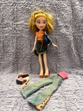 2001 Strut it Chloe Doll Complete Set